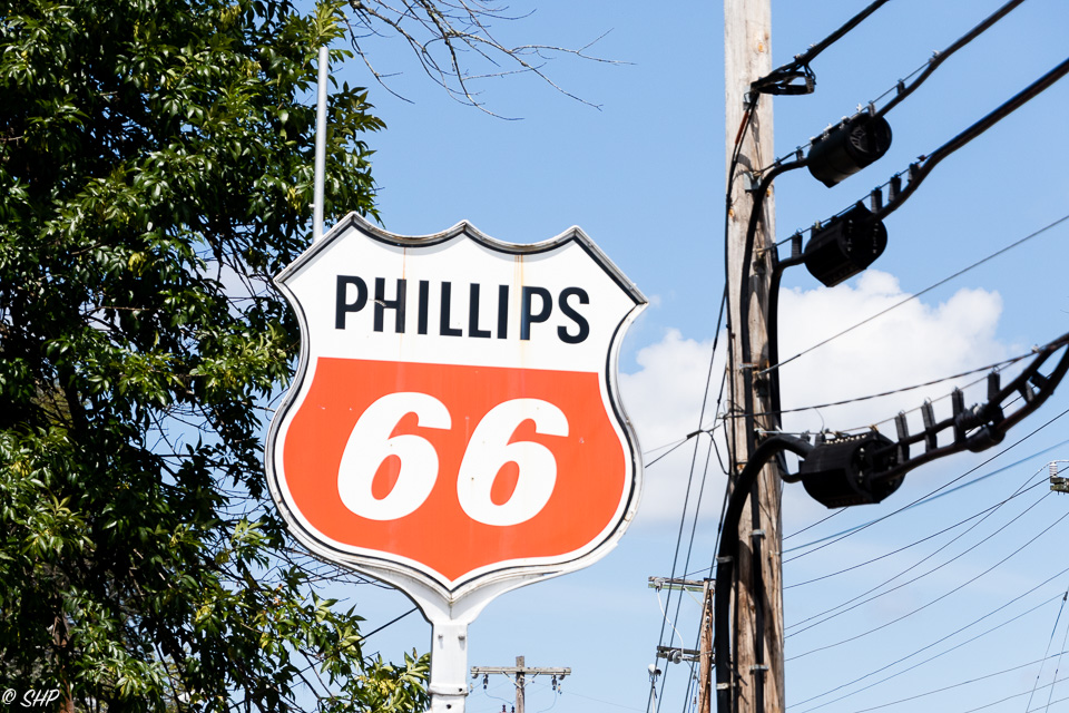 1-Phillips 66 Gas Sign Louisa VA ©SHP 2018-0521.jpg